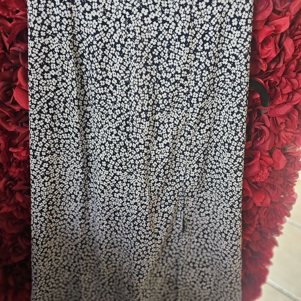 SHEIN NWOT Women's Blue and White Floral Midi Skirt With Front Slit Size Small